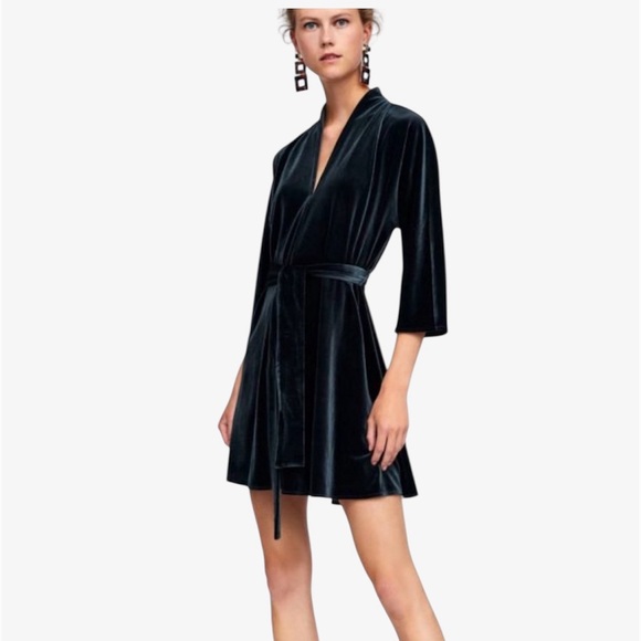 Zara Emerald Green Velvet Dress - Picture 1 of 7